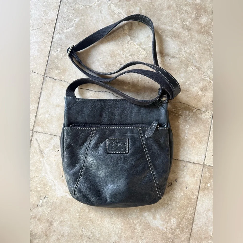 FOSSIL ladies, black leather Crossbody excellent condition
